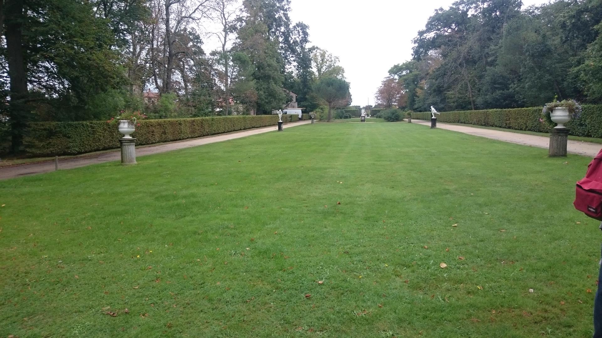 Photographie de l'allée de la villa Lemot